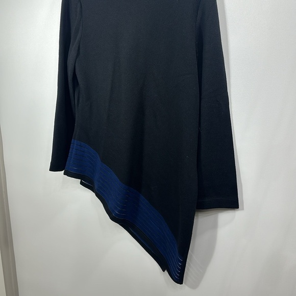 St.John black and blue asymmetrical 97% wool top size large. - Picture 3 of 11